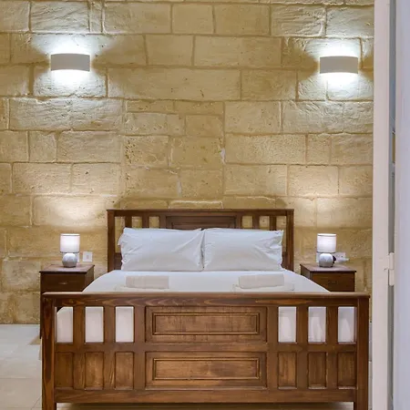 Stone Maisonette Near Airport *