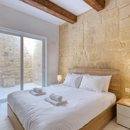 Stone Maisonette Near Airport * Luqa