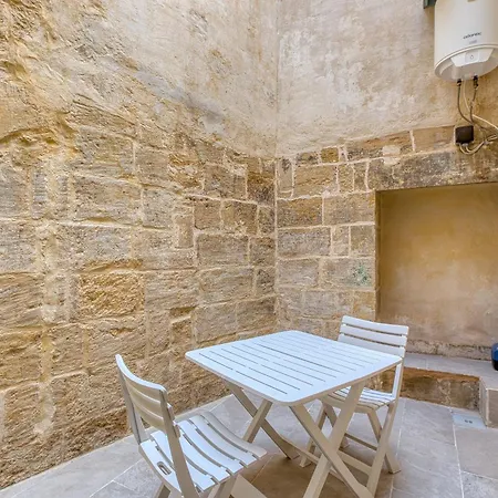 Stone Maisonette Near Airport Apartman Luqa