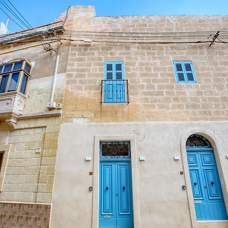 Apartman Stone Maisonette Near Airport