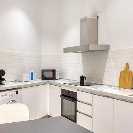 Apartman Stone Maisonette Near Airport