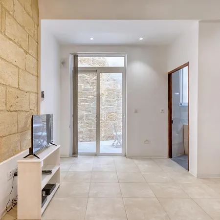 Apartman Stone Maisonette Near Airport *
