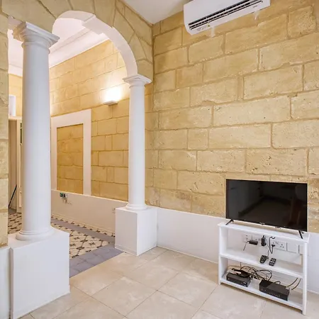 Stone Maisonette Near Airport Apartman Luqa