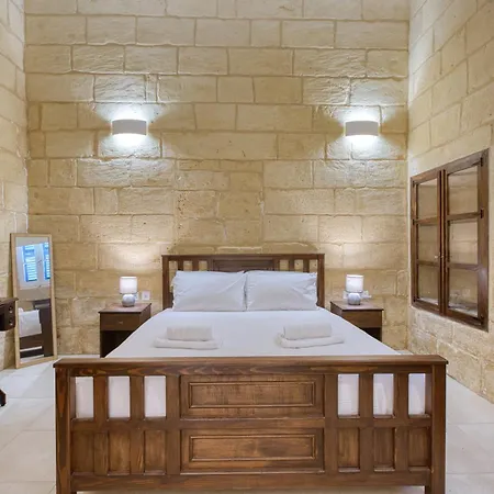 Stone Maisonette Near Airport * Luqa
