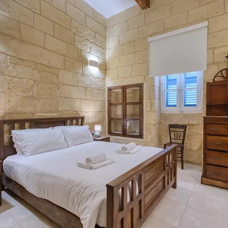 Stone Maisonette Near Airport *