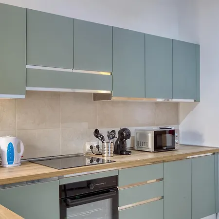 Stone Maisonette Near Airport *