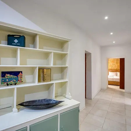 Apartman Stone Maisonette Near Airport Luqa