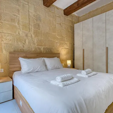 Stone Maisonette Near Airport * Luqa