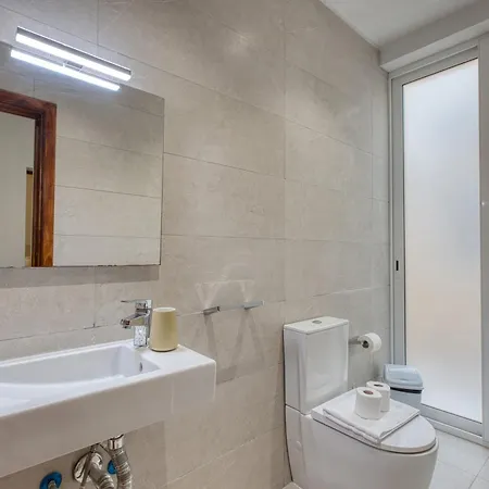 Stone Maisonette Near Airport * Luqa