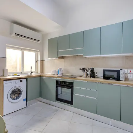 Stone Maisonette Near Airport *