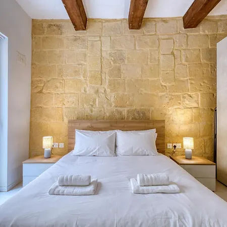 Stone Maisonette Near Airport Luqa