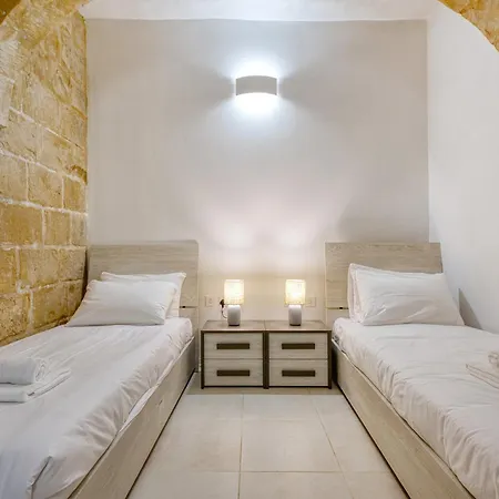 Stone Maisonette Near Airport * Luqa