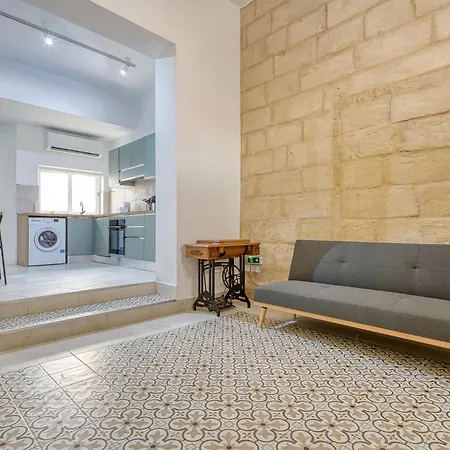 Stone Maisonette Near Airport * Luqa