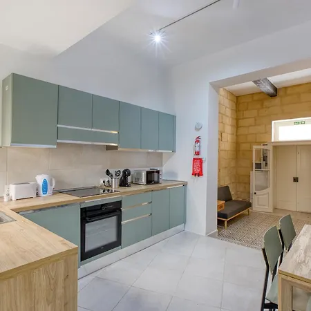 Stone Maisonette Near Airport *