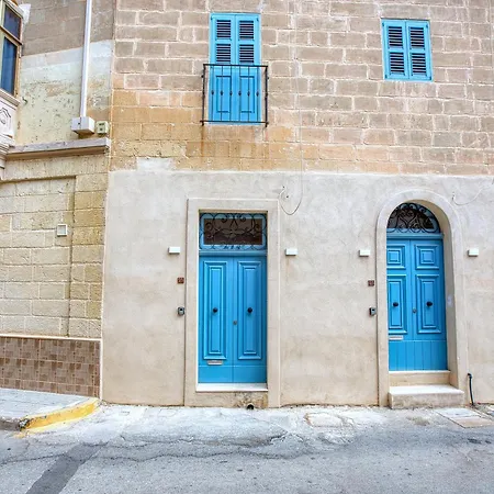 Stone Maisonette Near Airport Apartman *